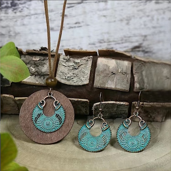 Jewelry - NWT-Boho Necklace Set